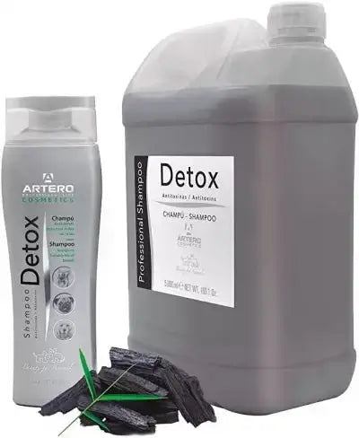 Artero Detox Shampoo with activated charcoal for pets, featuring a 5L bottle and 250ml bottle.